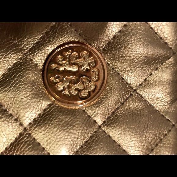 Gold Quilted Tote - Picture 6 of 9